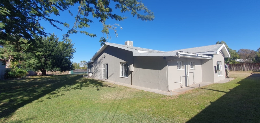 3 Bedroom Property for Sale in Kanoneiland Northern Cape